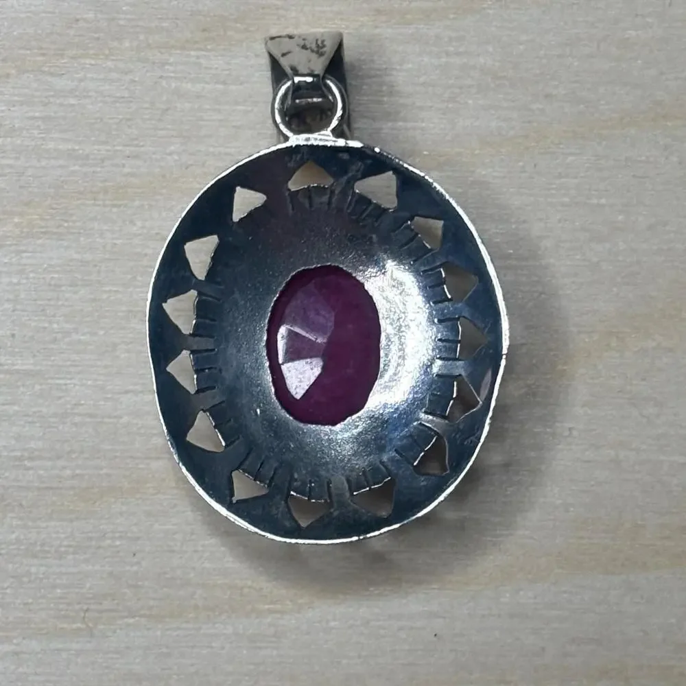 Vintage 925 Sterling Silver Oval Indian Ruby Pendant Geometric Cutout Border - Picture 4 of 7